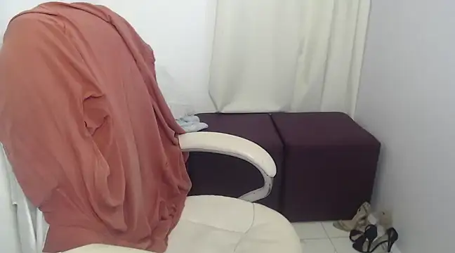 Snapshot of Xileny-Halliwey chatting on 12-06-24, 12:23 Xileny-Halliwey online show from 12-06-24, 12:23