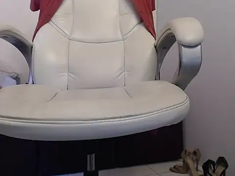 Snapshot of Xileny-Halliwey chatting on 01-08-25, 01:41 Xileny-Halliwey online show from 01-08-25, 01:41