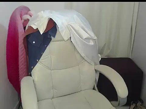 Snapshot of Xileny-Halliwey chatting on 01-25-25, 11:13 Xileny-Halliwey online show from 01-25-25, 11:13