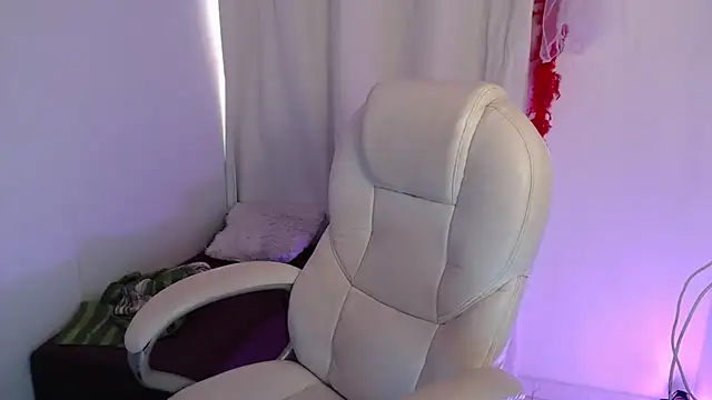 Snapshot of Xileny-Halliwey chatting on 11-10-25, 07:57 Xileny-Halliwey online show from 11-10-25, 07:57