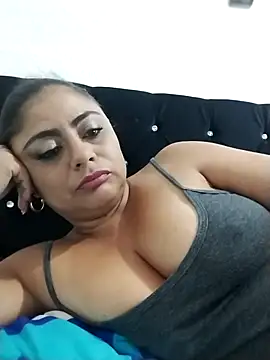 ElizabethWeil online show from 04-25-26, 01:41