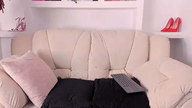 Radiant Naomi online show from 12-16-25, 12:32