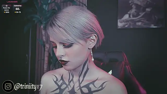 Snapshot of Trinity___s chatting on 01-29-25, 04:19 Trinity s online show from 01-29-25, 04:19