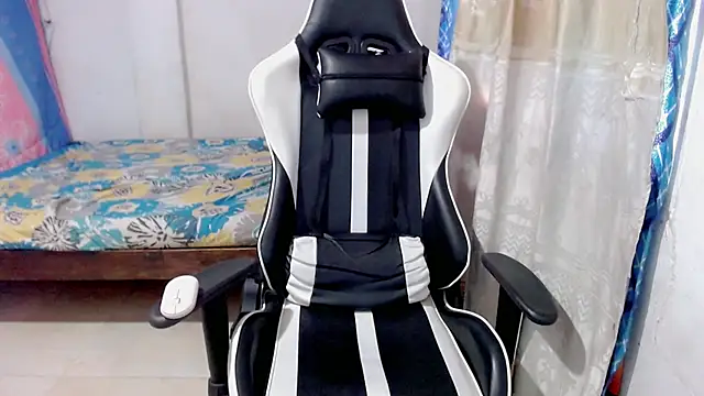 danilo302209 online show from 02-04-25, 04:29