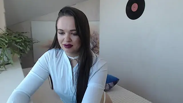 Snapshot of Luxuriouss_s chatting on 10-24-25, 04:09 Luxuriouss s online show from 10-24-25, 04:09