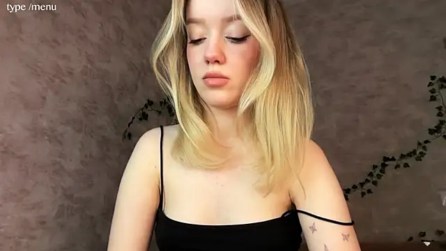 cutiemia0 online show from 04-16-26, 06:03