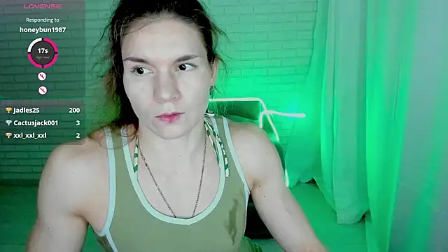Snapshot of Lisa_Ray chatting on 01-21-25, 05:27 Lisa Ray online show from 01-21-25, 05:27