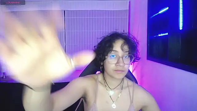 Lili Gomez  online show from 11-27-25, 02:08