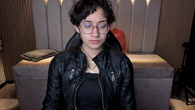 Lili Gomez  online show from 12-22-25, 11:18