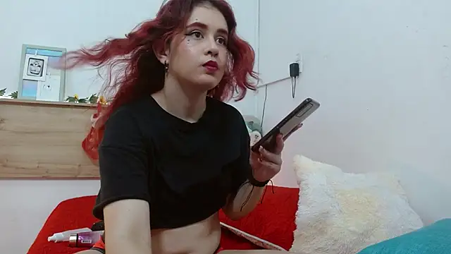 Snapshot of Emyli_rousse_ chatting on 12-15-24, 01:11 Emyli rousse online show from 12-15-24, 01:11