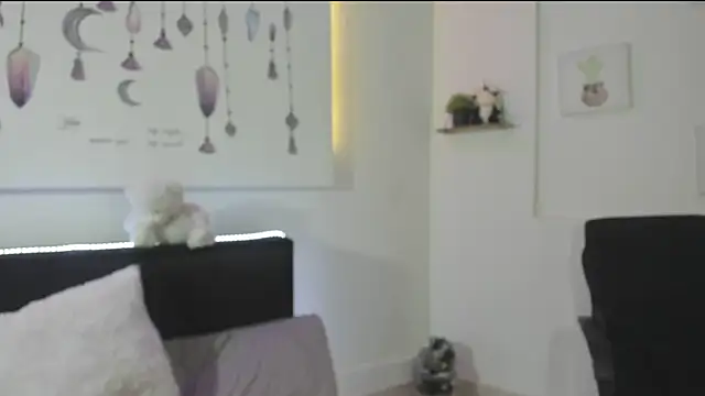 Snapshot of Emyli_rousse_ chatting on 12-18-24, 04:49 Emyli rousse online show from 12-18-24, 04:49