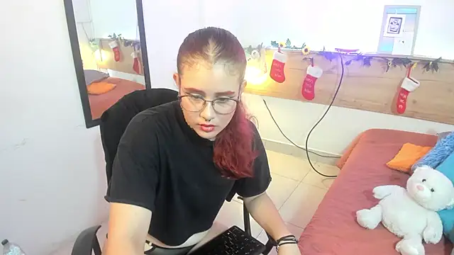 Snapshot of Emyli_rousse_ chatting on 12-24-24, 01:28 Emyli rousse online show from 12-24-24, 01:28