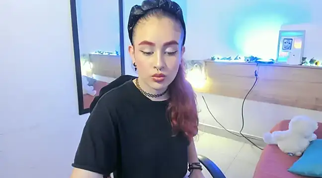 Snapshot of Emyli_rousse_ chatting on 01-04-25, 02:04 Emyli rousse online show from 01-04-25, 02:04