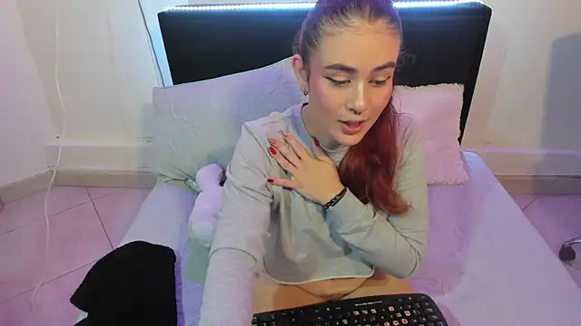 Snapshot of Emyli_rousse_ chatting on 01-11-25, 01:22 Emyli rousse online show from 01-11-25, 01:22