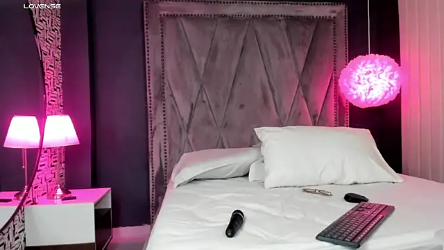 Pamela Johnsonn online show from 11-17-25, 07:41