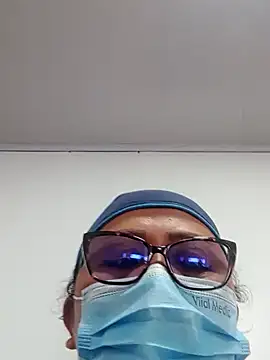 Snapshot of Darly_Gomez chatting on 12-20-24, 08:01 Darly Gomez online show from 12-20-24, 08:01