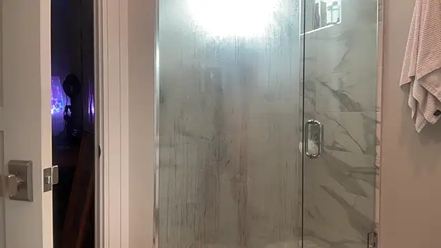 Snapshot of 69woodinson chatting on 12-21-25, 02:24 69woodinson online show from 12-21-25, 02:24