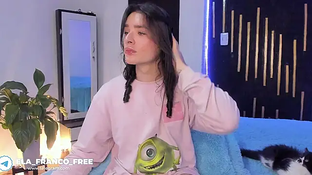 Snapshot of elafranco_ chatting on 06-19-26, 10:57 elafranco online show from 06-19-26, 10:57