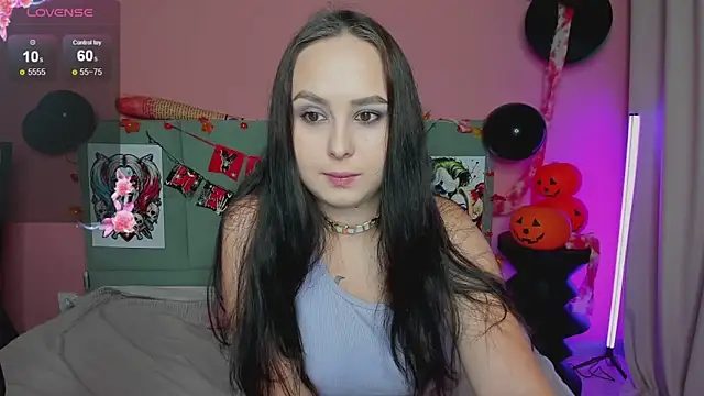 BeatriceReeves online show from 10-31-25, 01:06