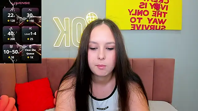 Snapshot of BeatriceReeves chatting on 06-20-26, 01:09 BeatriceReeves online show from 06-20-26, 01:09