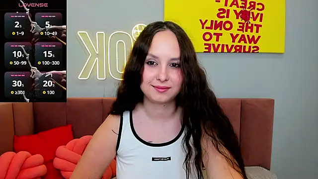 Snapshot of BeatriceReeves chatting on 06-27-26, 01:10 BeatriceReeves online show from 06-27-26, 01:10