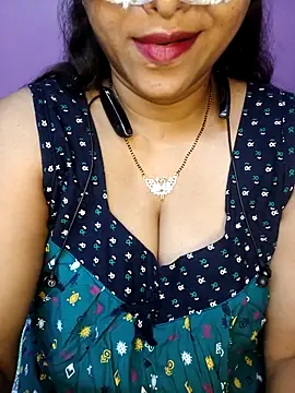 Sexy Mona Bhabhi online show from 03-17-26, 06:22
