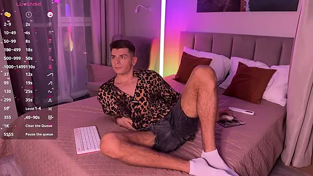 Snapshot of Walt_Enjoy chatting on 11-21-25, 05:33 Walt Enjoy online show from 11-21-25, 05:33