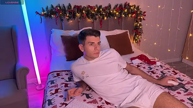 Snapshot of Walt_Enjoy chatting on 12-21-25, 03:30 Walt Enjoy online show from 12-21-25, 03:30