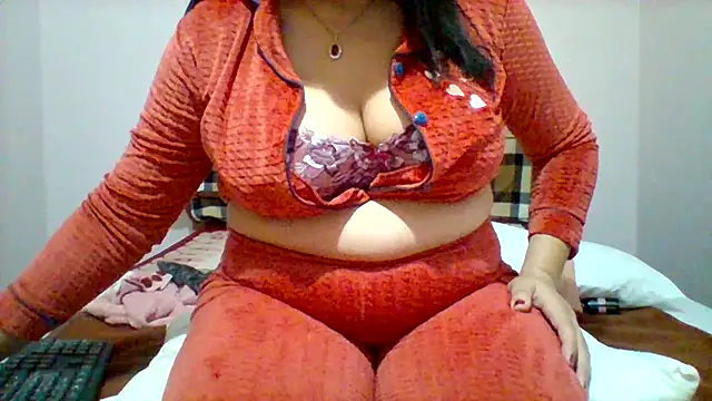 Snapshot of spicy_loulou chatting on 12-13-24, 08:26 spicy loulou online show from 12-13-24, 08:26