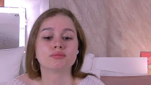 EllieHayes online show from 09-21-25, 05:14