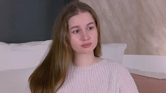 Snapshot of EllieHayes chatting on 04-27-26, 04:43 EllieHayes online show from 04-27-26, 04:43