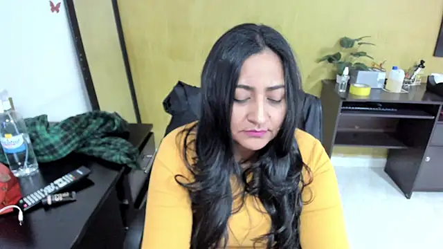 Snapshot of Adele_Sweett chatting on 01-29-25, 01:28 Adele Sweett online show from 01-29-25, 01:28