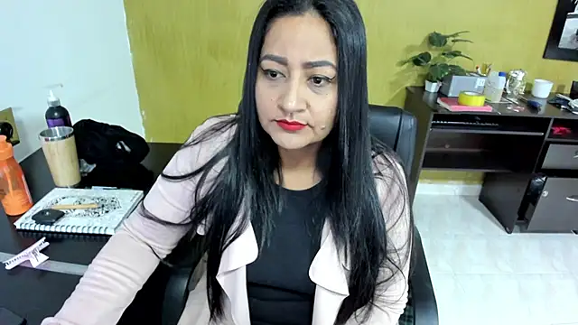 Snapshot of Adele_Sweett chatting on 02-05-25, 10:19 Adele Sweett online show from 02-05-25, 10:19