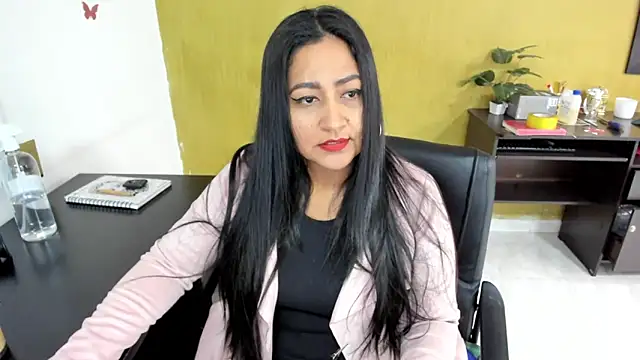 Snapshot of Adele_Sweett chatting on 02-05-25, 01:22 Adele Sweett online show from 02-05-25, 01:22