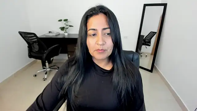 Snapshot of Adele_Sweett chatting on 02-11-25, 08:42 Adele Sweett online show from 02-11-25, 08:42