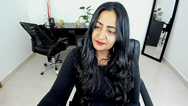 Snapshot of Adele_Sweett chatting on 03-04-25, 04:30 Adele Sweett online show from 03-04-25, 04:30