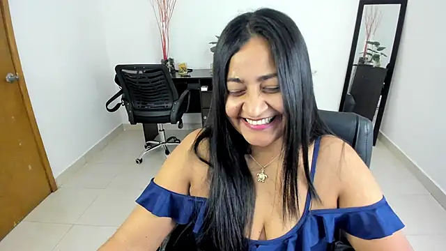 Snapshot of Adele_Sweett chatting on 03-10-25, 04:25 Adele Sweett online show from 03-10-25, 04:25
