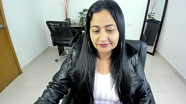 Snapshot of Adele_Sweett chatting on 03-12-25, 01:08 Adele Sweett online show from 03-12-25, 01:08