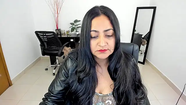 Snapshot of Adele_Sweett chatting on 03-21-25, 01:45 Adele Sweett online show from 03-21-25, 01:45