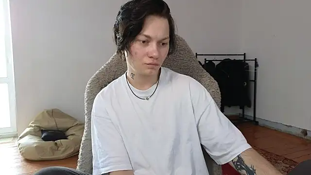 Snapshot of esajukyy chatting on 07-07-26, 07:23 esajukyy online show from 07-07-26, 07:23