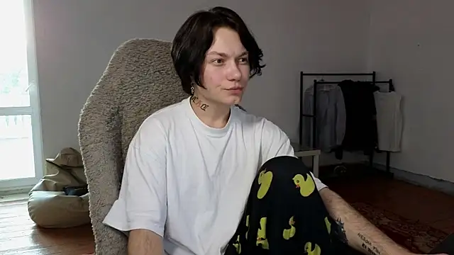 Snapshot of esajukyy chatting on 07-12-26, 01:57 esajukyy online show from 07-12-26, 01:57
