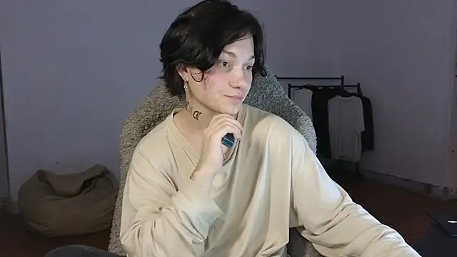 Snapshot of esajukyy chatting on 07-28-26, 04:39 esajukyy online show from 07-28-26, 04:39