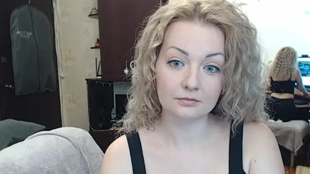 Snapshot of LuckyShot chatting on 01-15-25, 12:58 LuckyShot online show from 01-15-25, 12:58