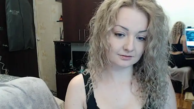 Snapshot of LuckyShot chatting on 01-15-25, 06:29 LuckyShot online show from 01-15-25, 06:29