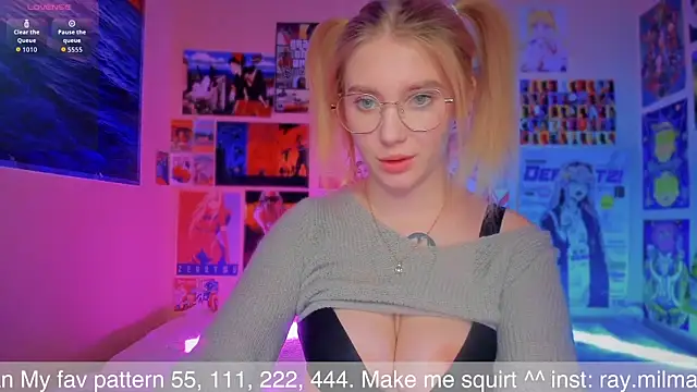 Snapshot of AliceMilman chatting on 10-03-25, 05:04 AliceMilman online show from 10-03-25, 05:04