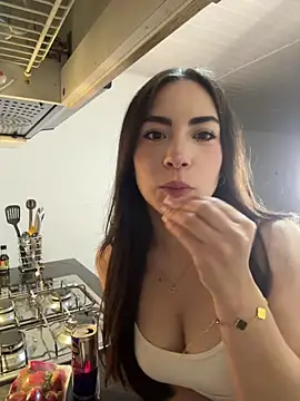 Melody 04 online show from 12-14-25, 01:11