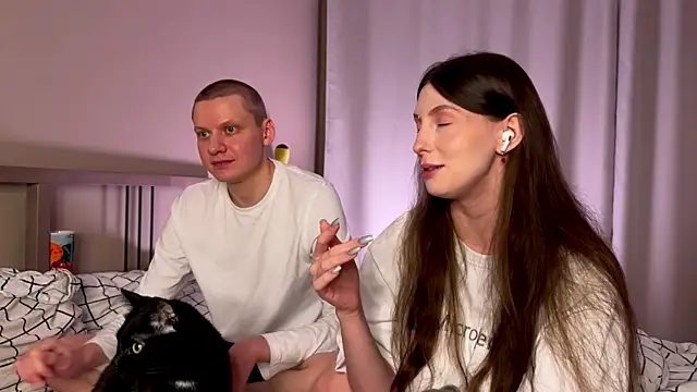 Snapshot of eternal_dream_ chatting on 12-13-24, 07:32 eternal dream  online show from 12-13-24, 07:32