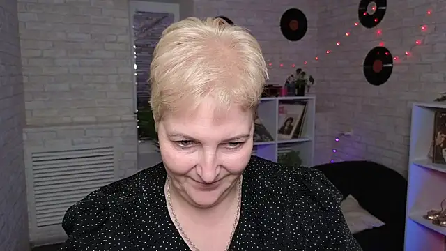 Snapshot of Sandra_Snow chatting on 12-29-24, 08:04 Sandra Snow online show from 12-29-24, 08:04