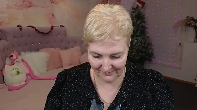 Snapshot of Sandra_Snow chatting on 12-30-24, 06:16 Sandra Snow online show from 12-30-24, 06:16