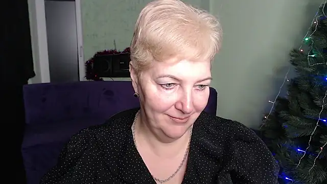 Snapshot of Sandra_Snow chatting on 01-10-25, 02:45 Sandra Snow online show from 01-10-25, 02:45